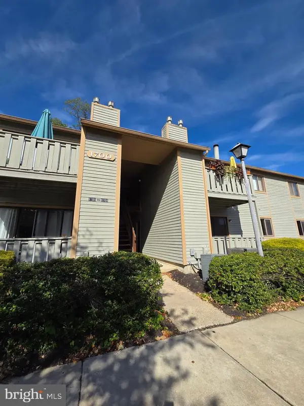 1704 Woodhollow Dr, MARLTON, NJ 08053