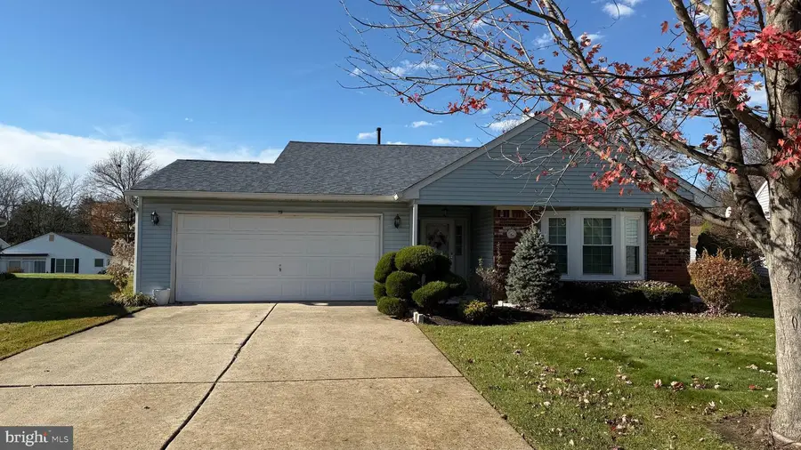 19 Fernwood Ct, Columbus, NJ 08022 - Image #2