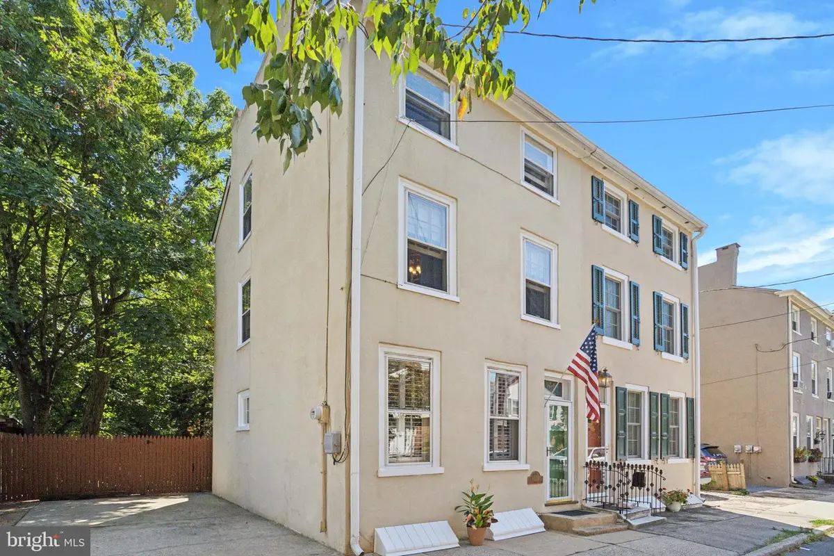 104 W Union St, Burlington, NJ 08016 - #1