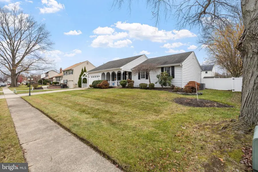 228 Aqua Ln, Delran, NJ 08075 - Image #2