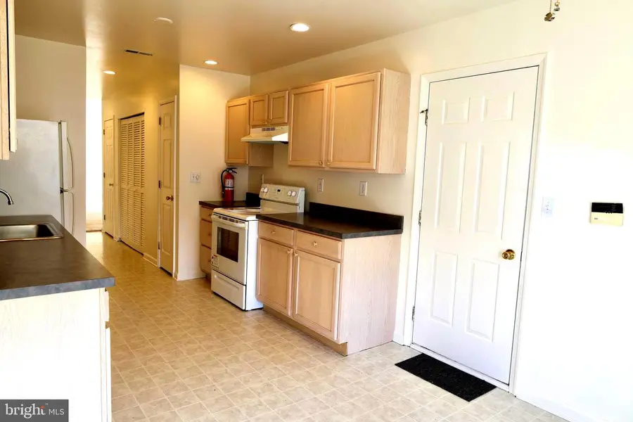 28 Palmer Sq, Beverly, NJ 08010 - Image #3