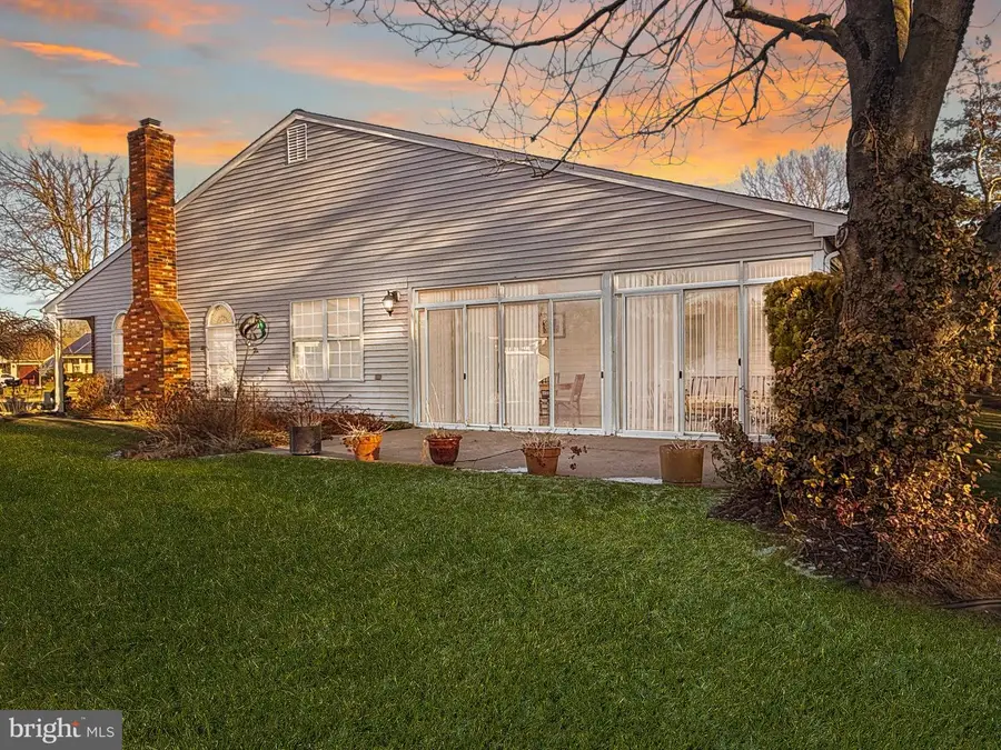 23 Fernwood Ct, Columbus, NJ 08022 - Image #2