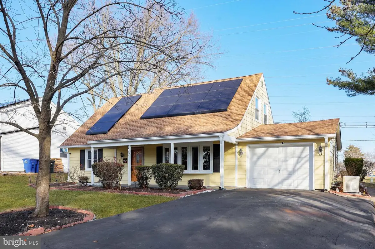 139 Hillcrest Ln, Willingboro, NJ 08046 - Image #1