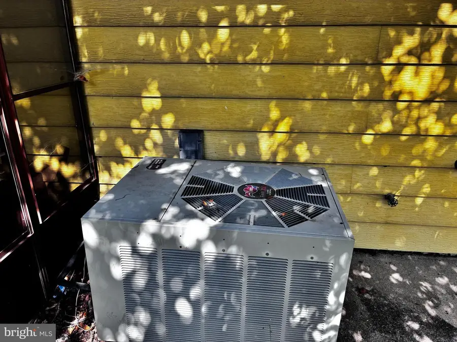 83 Eastbrook Ln, Willingboro, NJ 08046 - Image #2