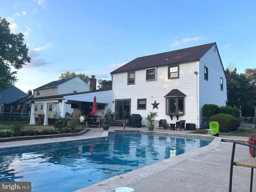 247 Southview Dr, Delran, NJ 08075 - Image #2