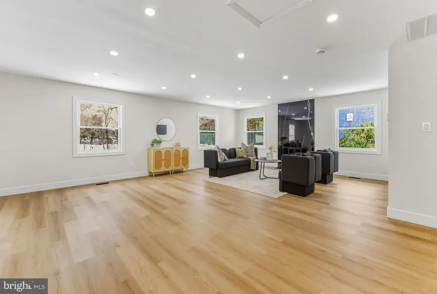 28 Country Club Rd, Willingboro, NJ 08046 - Image #3