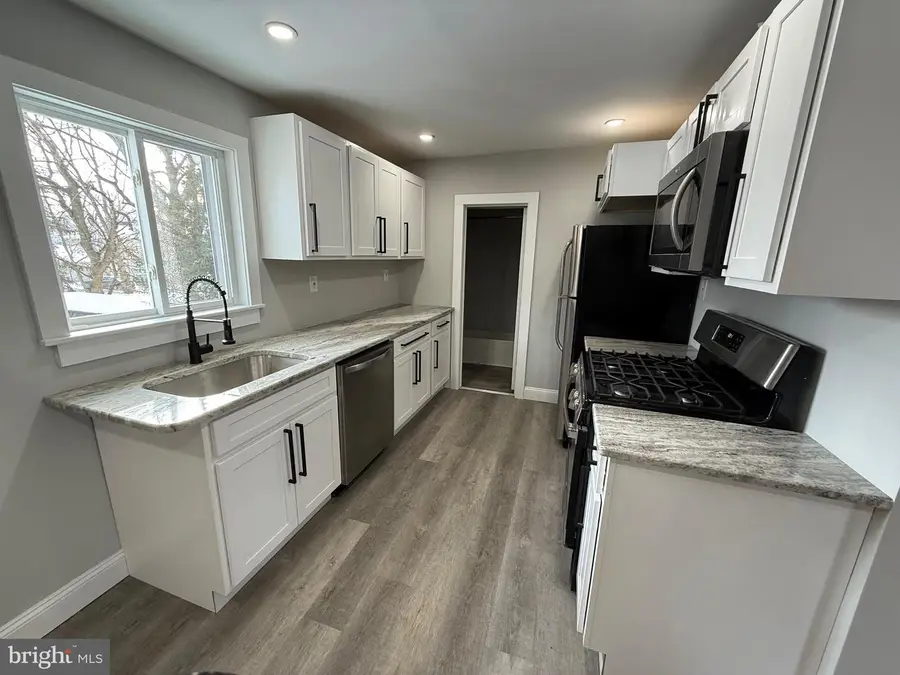 212 Warren St, Beverly, NJ 08010 - Image #2