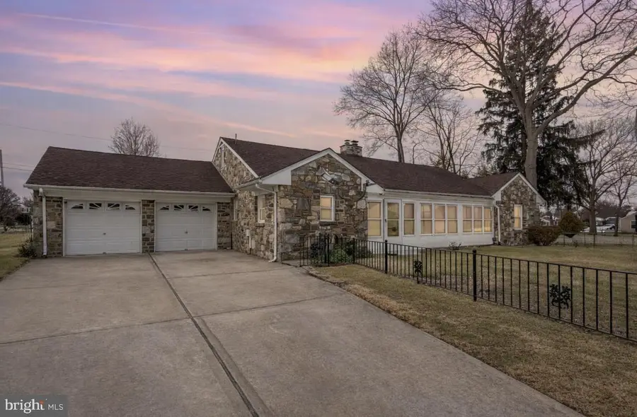 1114 Salem Rd, Burlington, NJ 08016 - #2