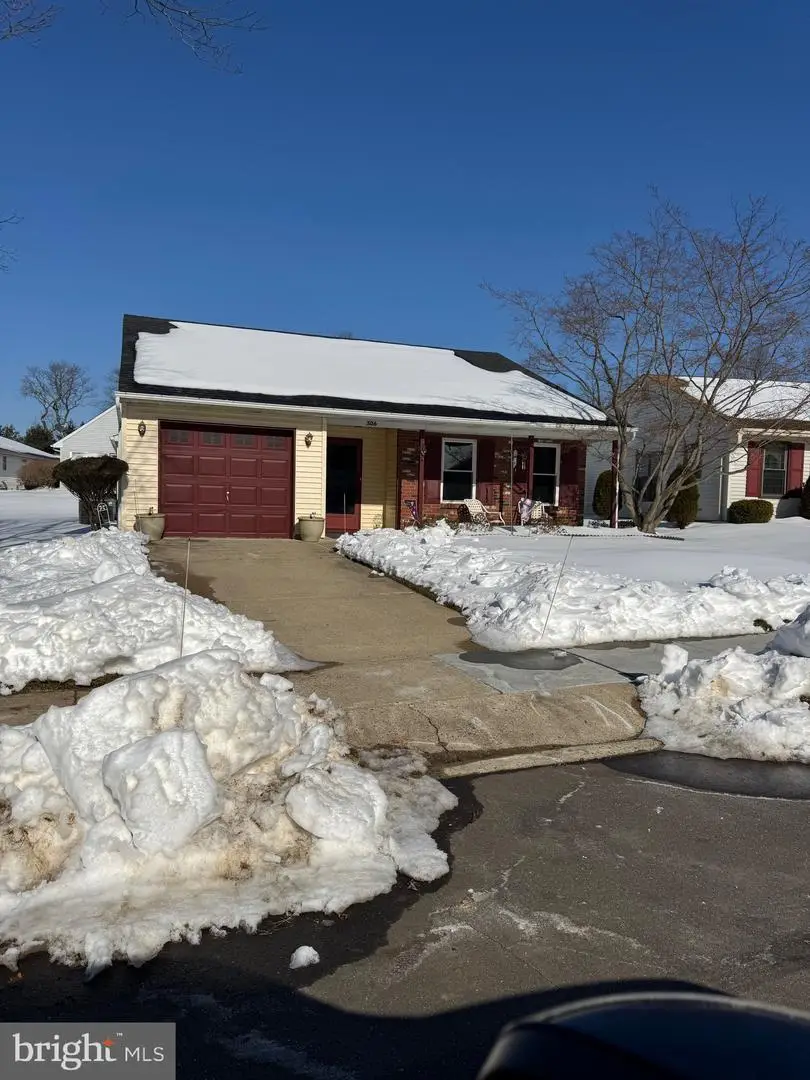 306 Hilltop Ln E, Columbus, NJ 08022 - Image #1