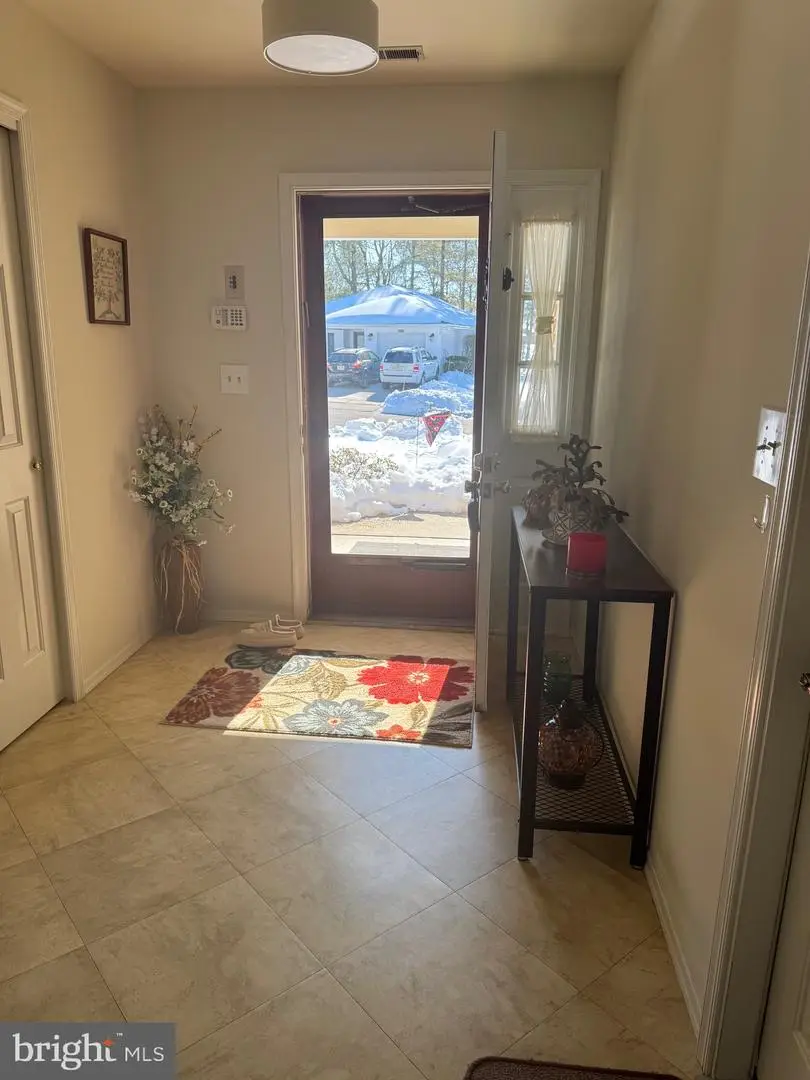 306 Hilltop Ln E, Columbus, NJ 08022 - Image #2