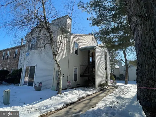 112 Village Ln, MOUNT LAUREL, NJ 08054