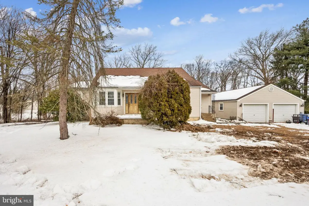 28 13th St, Burlington, NJ 08016 - #1