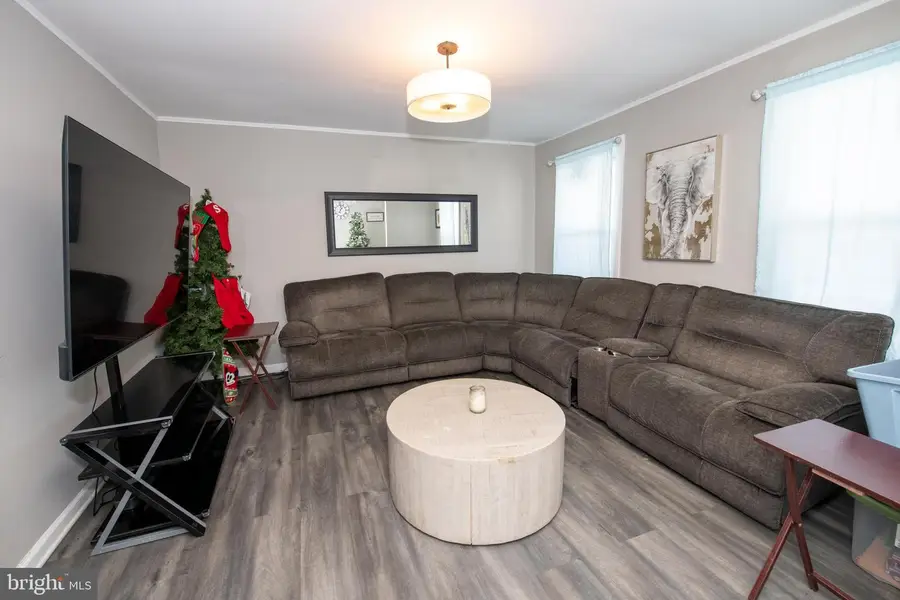 802 W Front St, Florence, NJ 08518 - #3