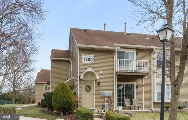1302-b Sedgefield Dr, MOUNT LAUREL, NJ 08054