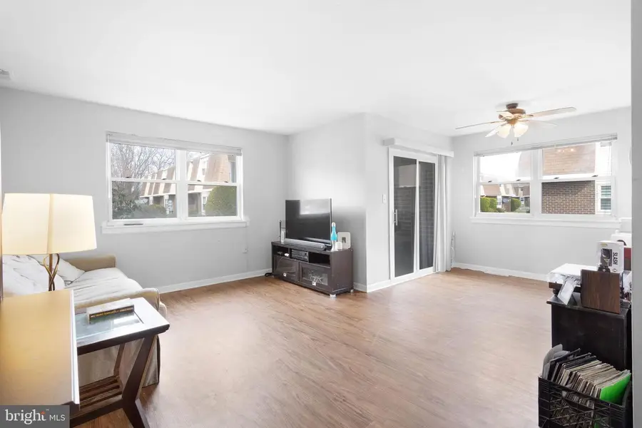 8--4 Florence Tollgate Pl, Burlington, NJ 08016 - #3