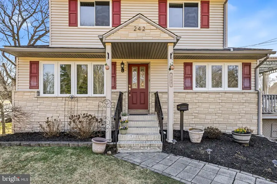 242 Center St, Moorestown, NJ 08057 - #3