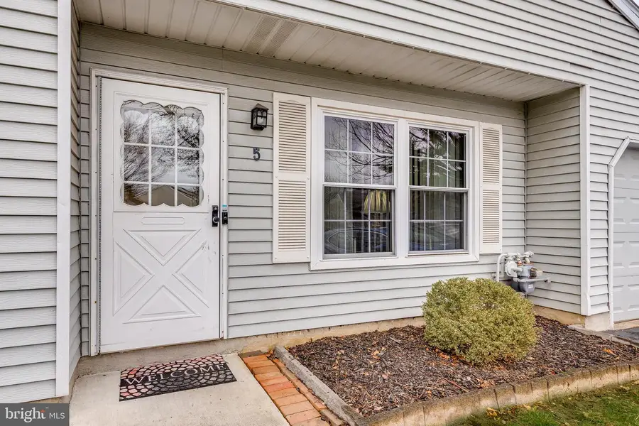 5 Berkshire Ct, Bordentown, NJ 08505 - #3