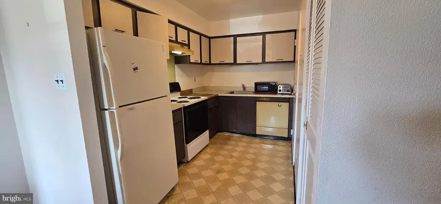 1100 Harbour Dr, Palmyra, NJ 08065 - #2