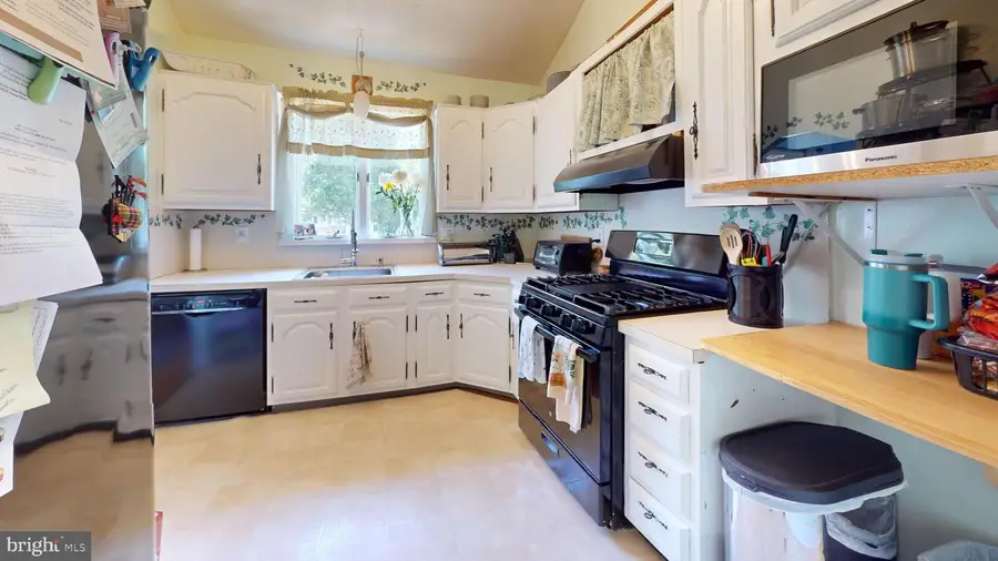 28 Washington Ave, Edgewater Park, NJ 08010 - #3