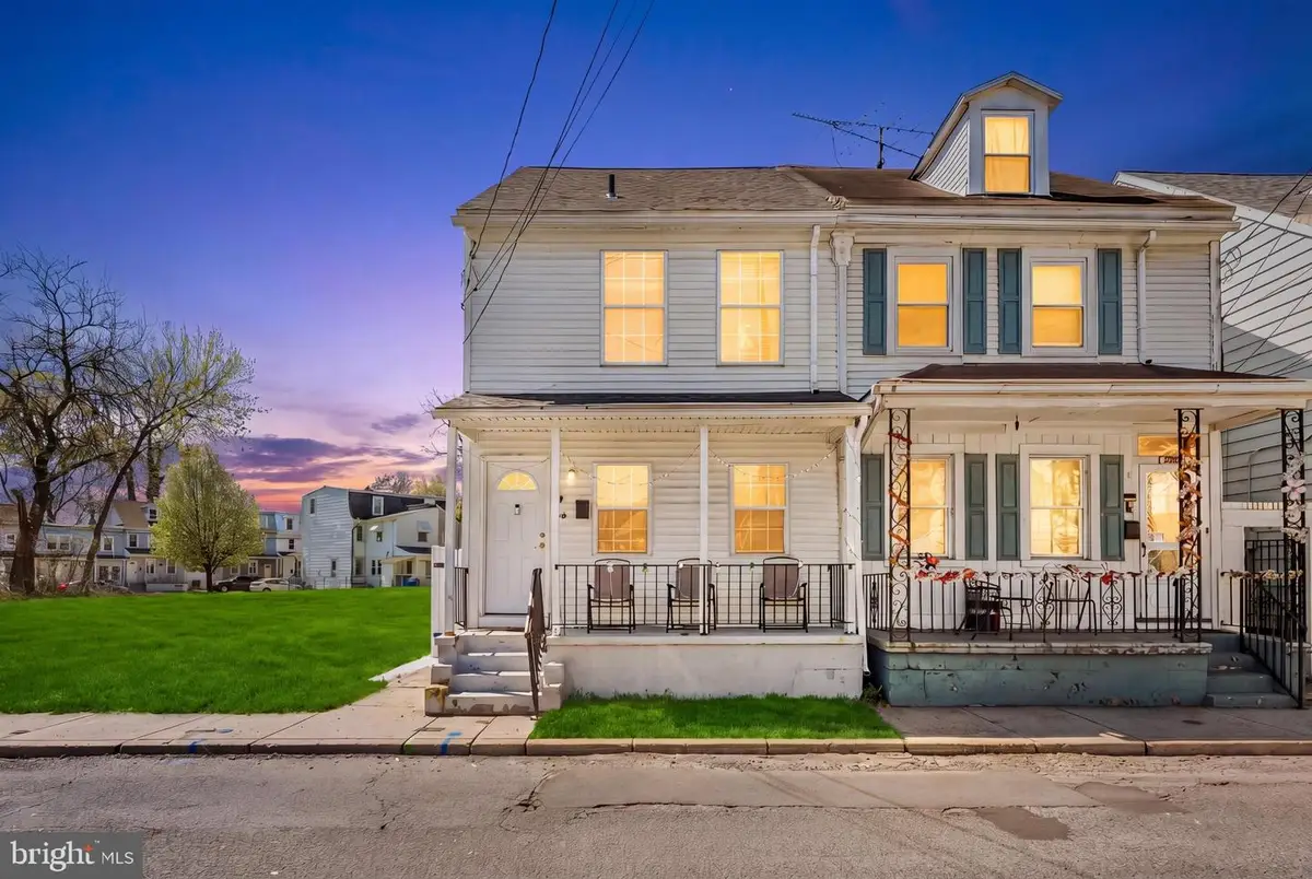 560 York St, Burlington, NJ 08016 - #1