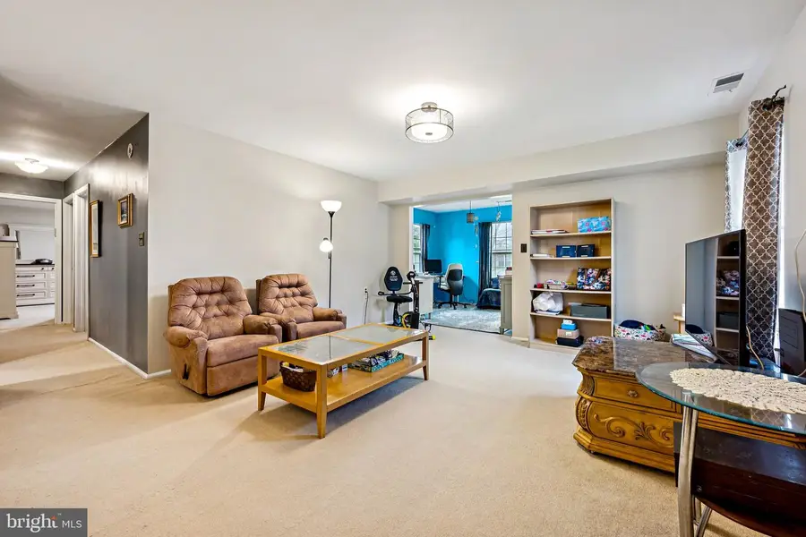 112 Village Ln, Mount Laurel, NJ 08054 - #2