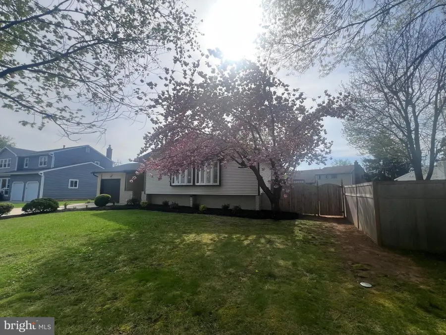 122 Oxford Pl, Mount Laurel, NJ 08054 - #3