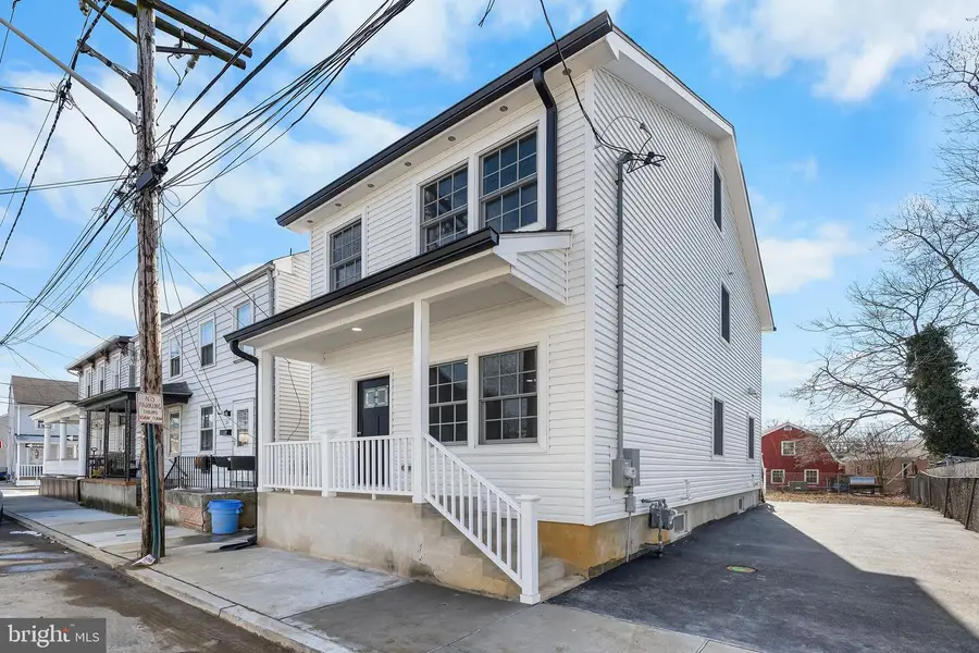 32 West St, Bordentown, NJ 08505 - #2