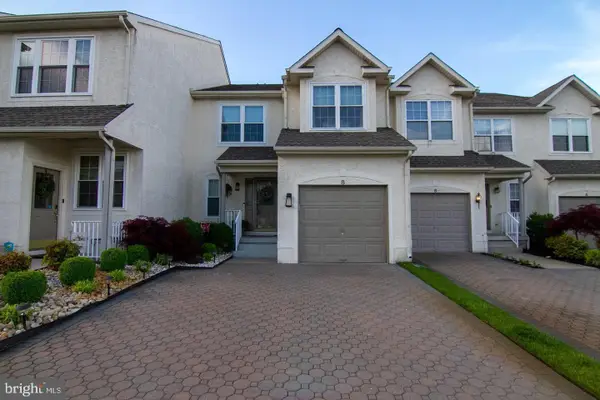 8 Heron Pointe Ct, MARLTON, NJ 08053