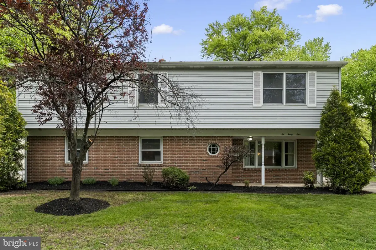 621 S Forklanding Rd, Maple Shade, NJ 08052 - #1