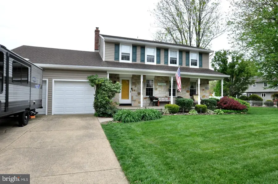 102 Holiday Ct, Mount Laurel, NJ 08054 - #3