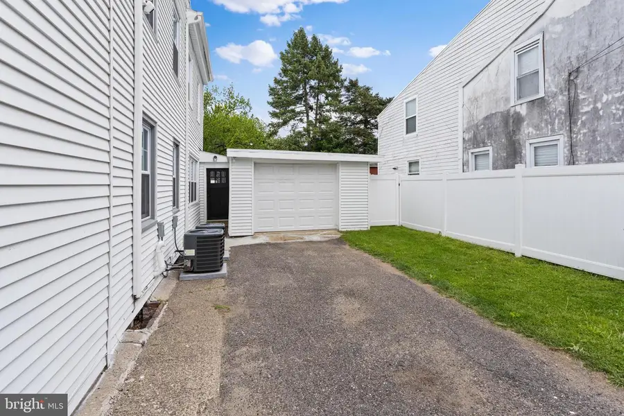 213 Saint Mary St, Burlington, NJ 08016 - #3