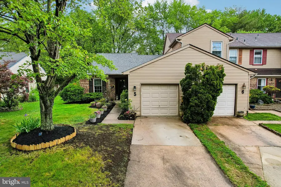 5 E Oleander Dr, Mount Laurel, NJ 08054 - #3