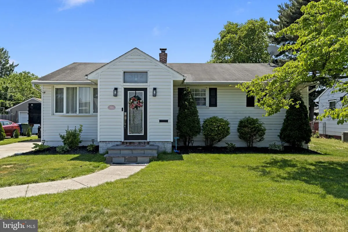 302 W Henry St, Palmyra, NJ 08065 - #1