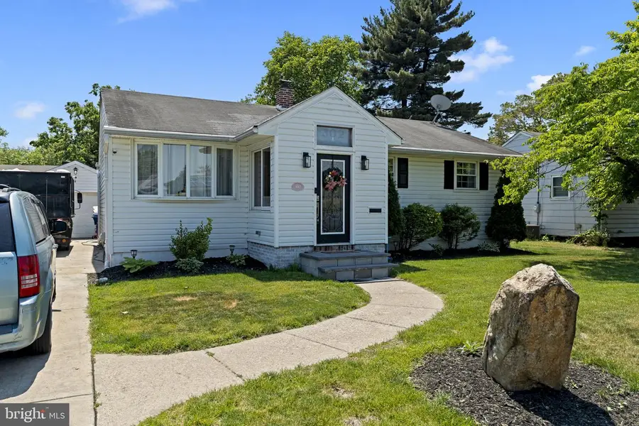 302 W Henry St, Palmyra, NJ 08065 - #2