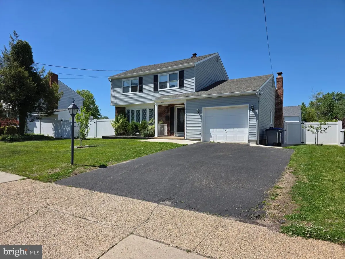 401 Jefferson Ave, Beverly, NJ 08010 - #1