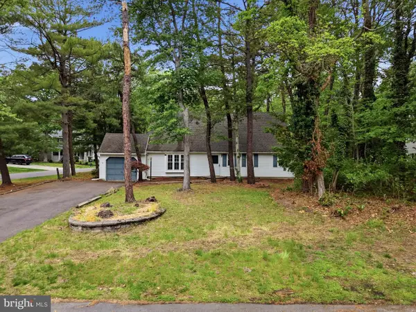 2 Normandy Dr, MEDFORD, NJ 08055