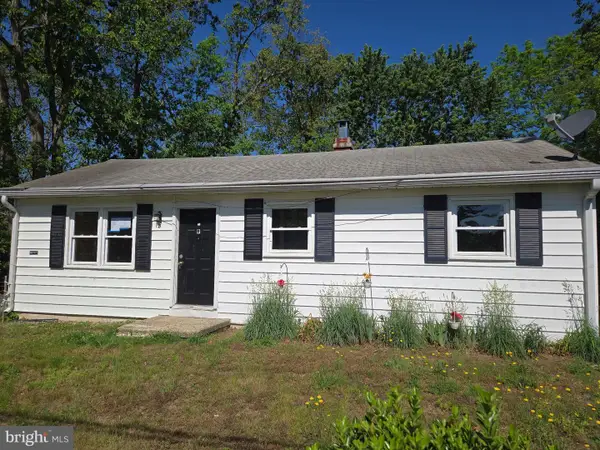 8 Spruce Blvd, BROWNS MILLS, NJ 08015