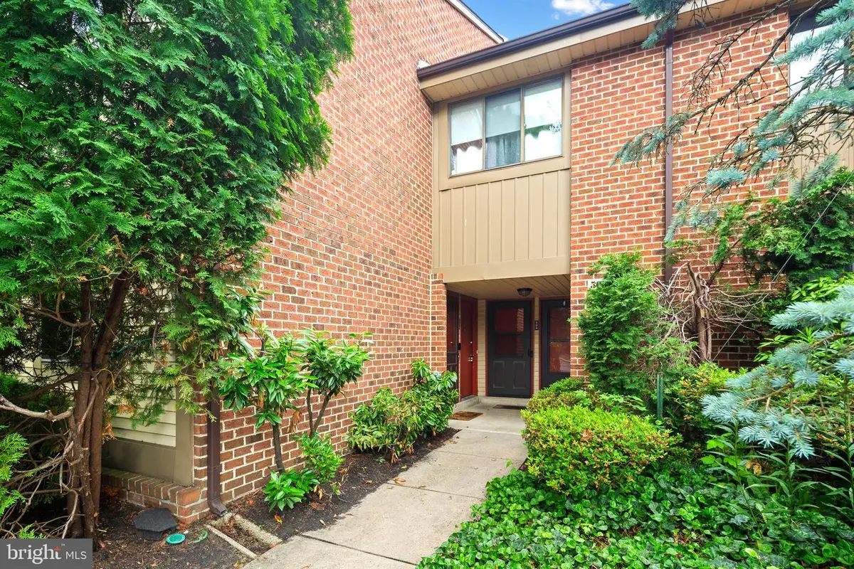 503-b Cypress Point Cir, Mount Laurel, NJ 08054 - #1