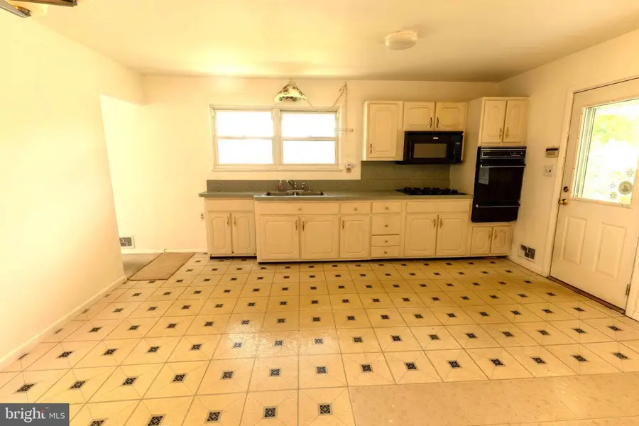 7 Lansdowne Rd, Burlington, NJ 08016 - #3