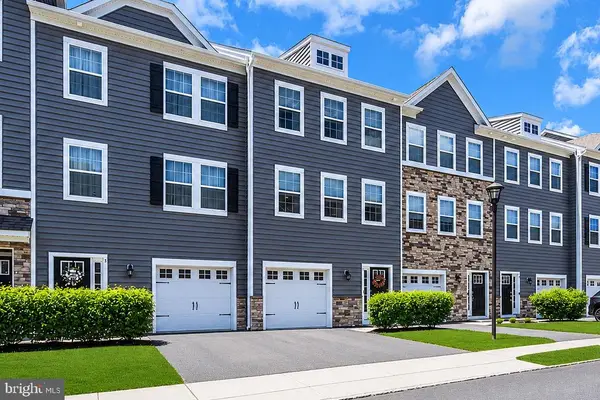 5 Venice Ln, MOUNT LAUREL, NJ 08054