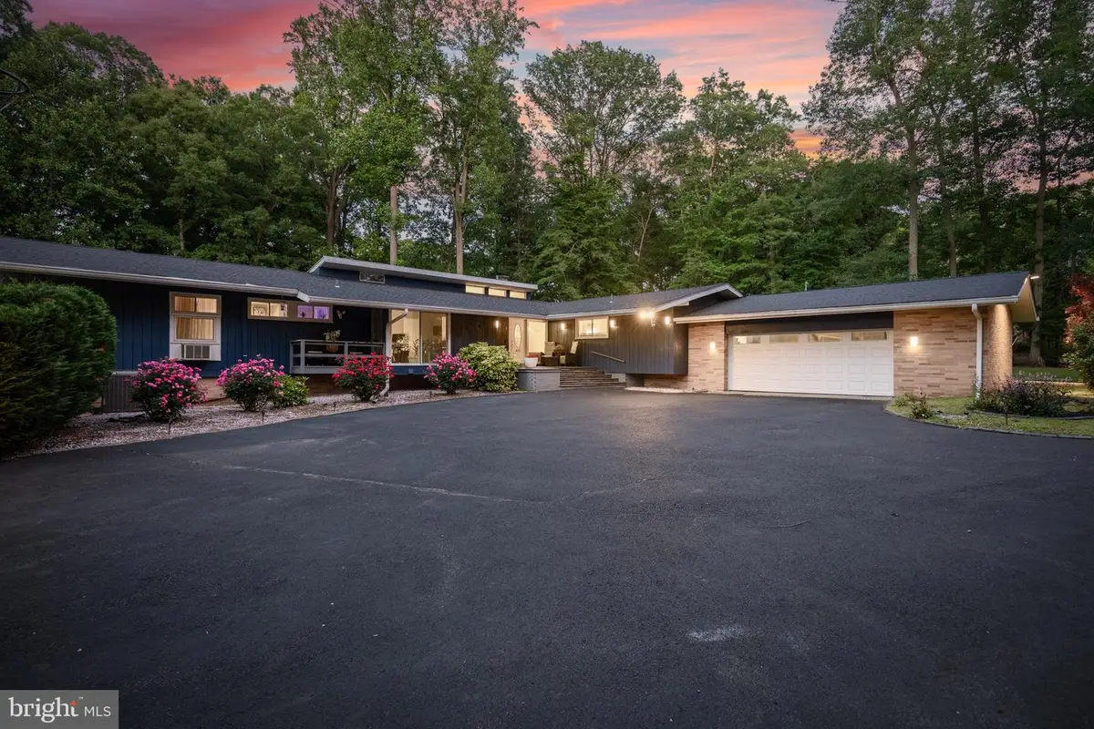 8 Bloomer Dr, Burlington, NJ 08016 - #1