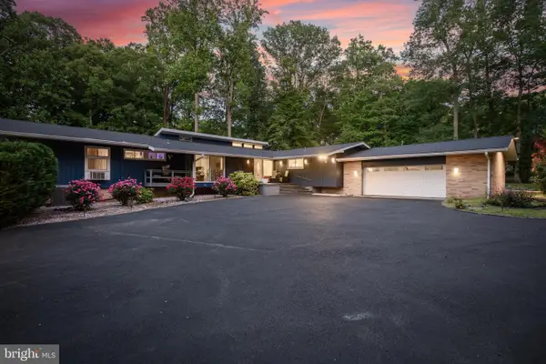 8 Bloomer Dr, BURLINGTON, NJ 08016