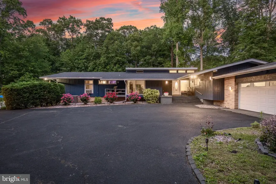 8 Bloomer Dr, Burlington, NJ 08016 - #2