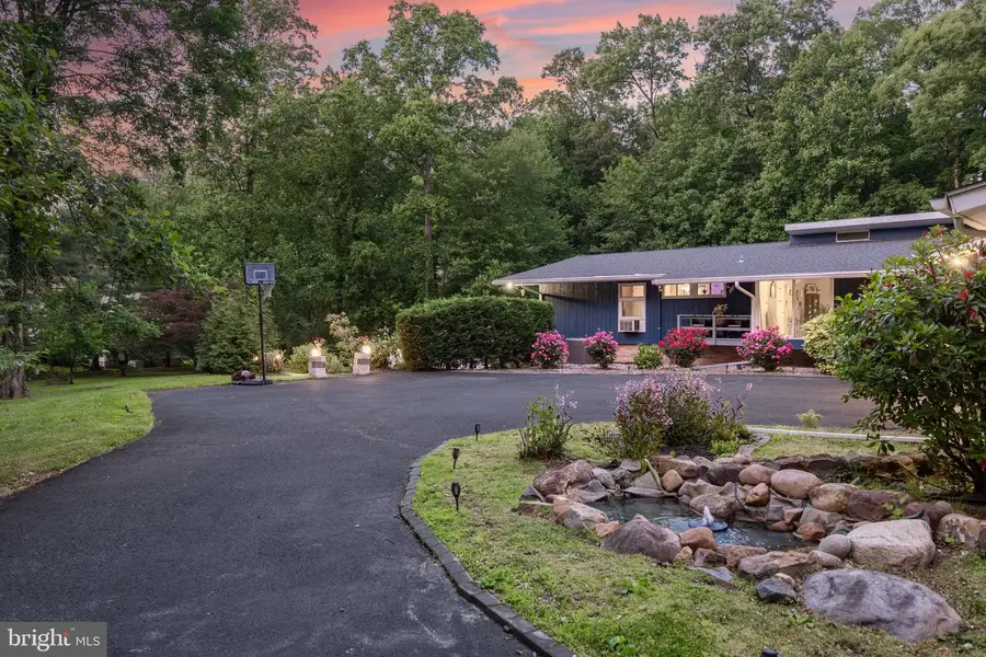 8 Bloomer Dr, Burlington, NJ 08016 - #3