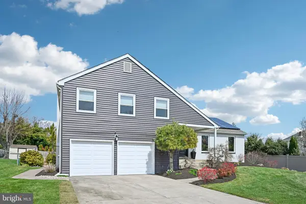 2 Warwick Ct, MOUNT LAUREL, NJ 08054