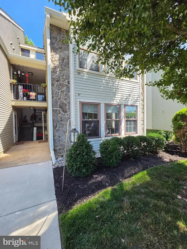 37 Bridgewater Dr, EVESHAM, NJ 08053
