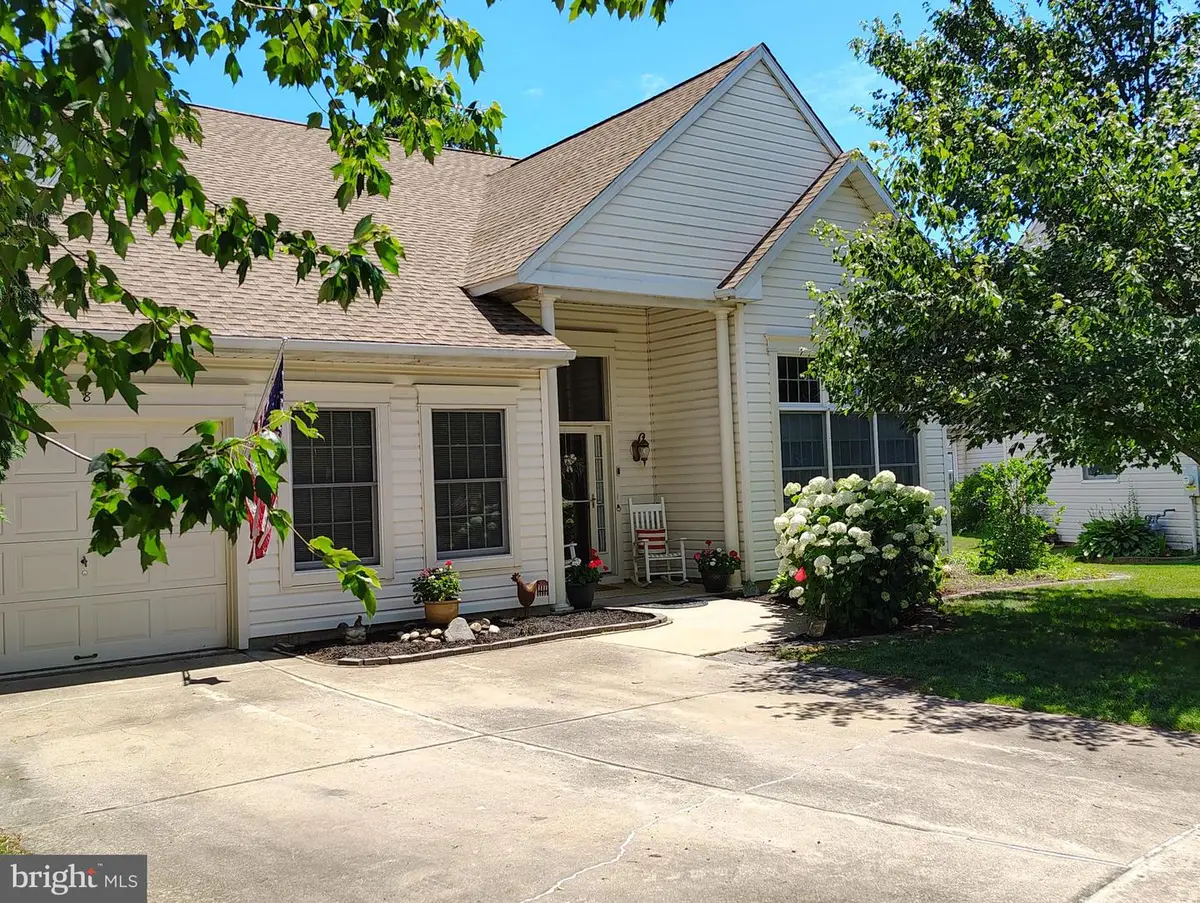 8 Parkview Cir, Columbus, NJ 08022 - #1
