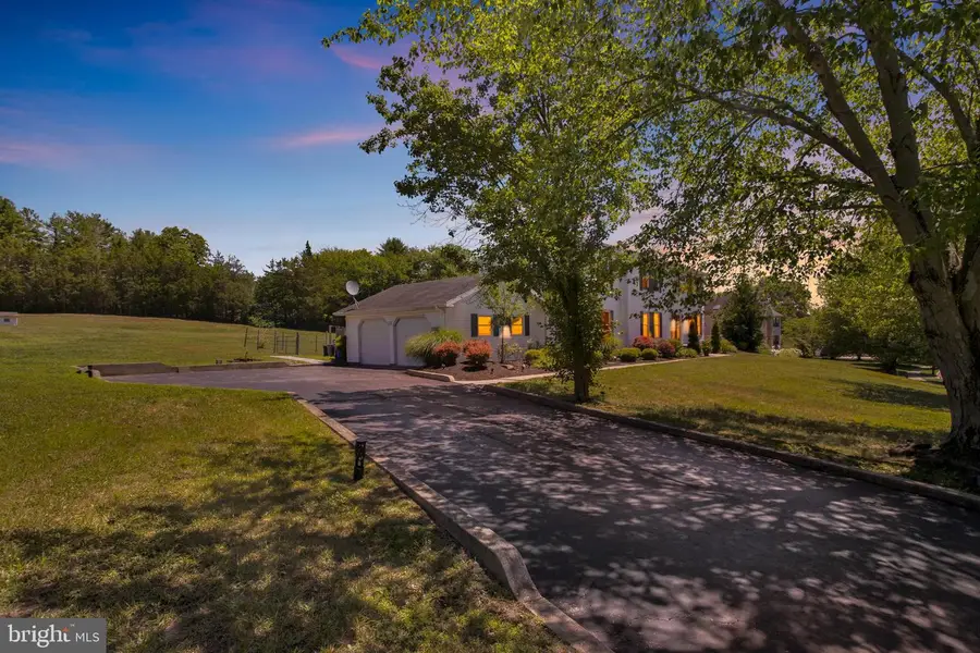 192 Yorkshire Ter, Wrightstown, NJ 08562 - #2