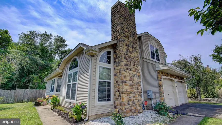 24 Foxchase Dr, Burlington, NJ 08016 - #2