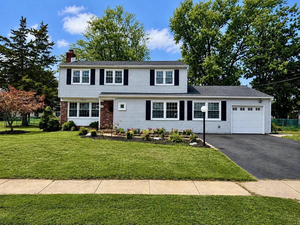 12 Longwood Dr, Burlington, NJ 08016 - #1